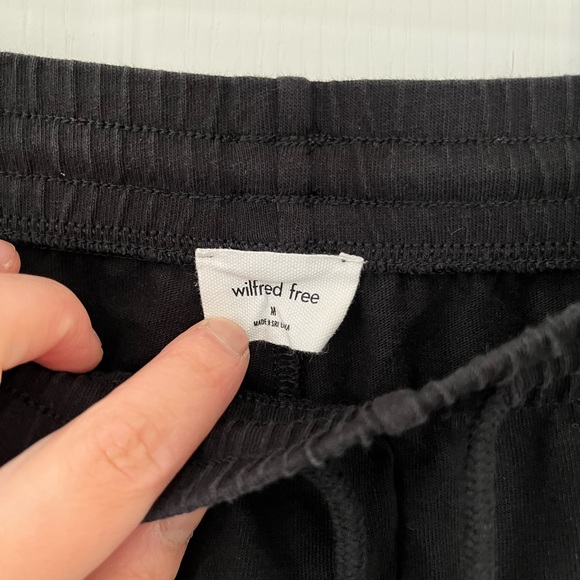 CLEARANCE SEND OFFERE Wilfred Free Cotton Shorts Medium with Pockets - Picture 4 of 6